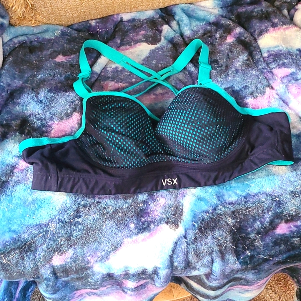 VS sports bra with sewn in cups